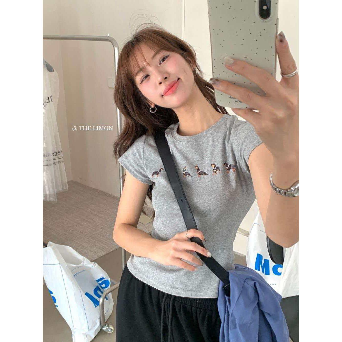 

Jin Zhini has the same necklace dog print short-sleeved T-shirt for women s summer new Korean casual slim-fit bottoming shirt 2XL