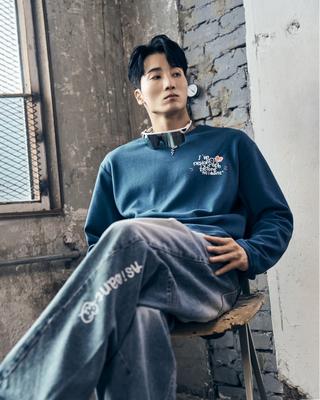 Ejeuaiwon Insb Long Sleeve Round T-Shirt Navy