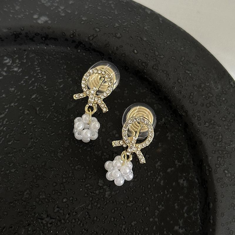 Pearl Mosquito Coil Disc Ear Clips: No-Pierce, Elegant French-Style Earrings for Women