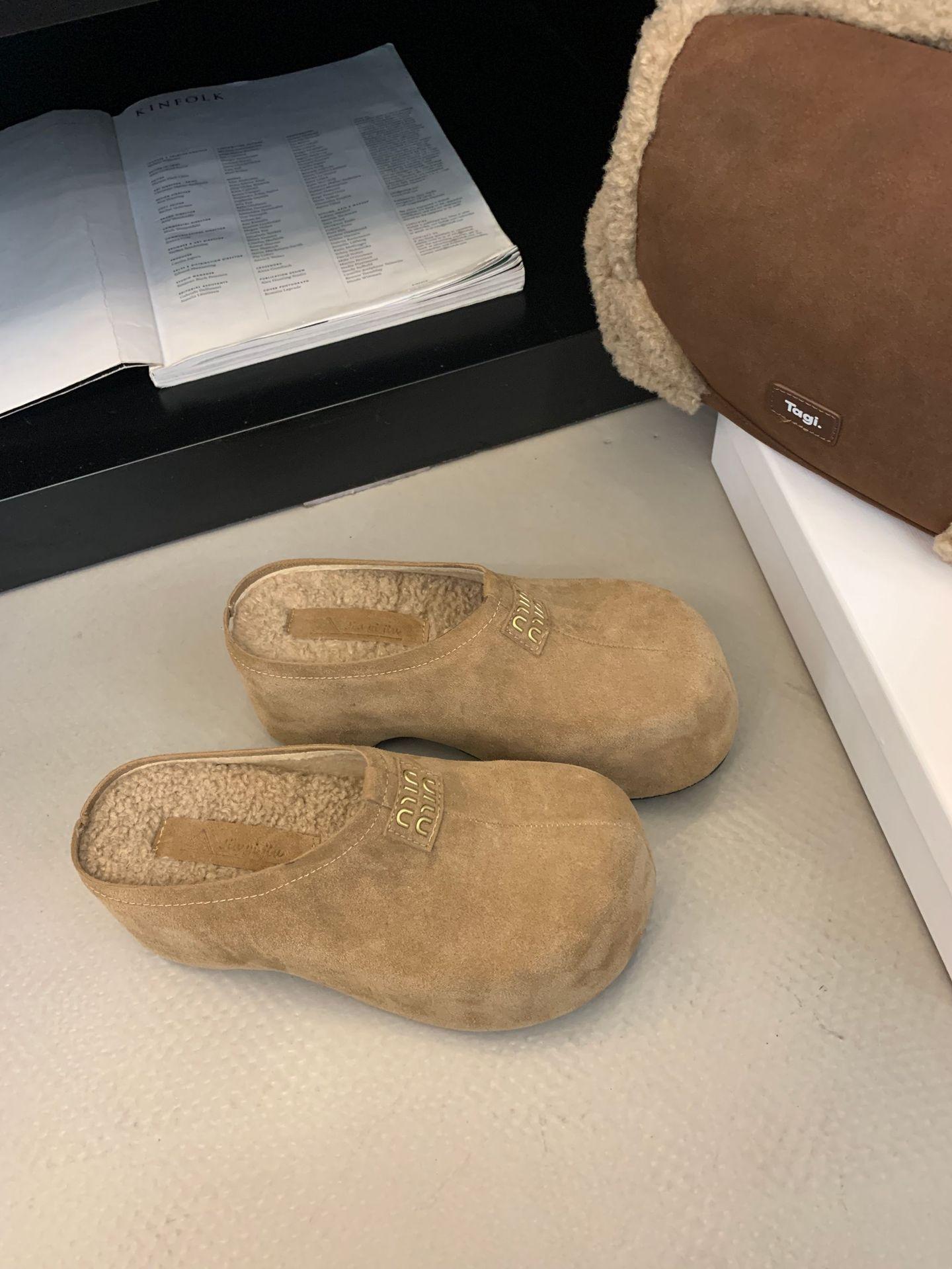 

Thick-soled 6CM~ Mori muffin shoes, bag head and half slippers, women s winter warm and plush heightening fluffy shoes 39 песочный