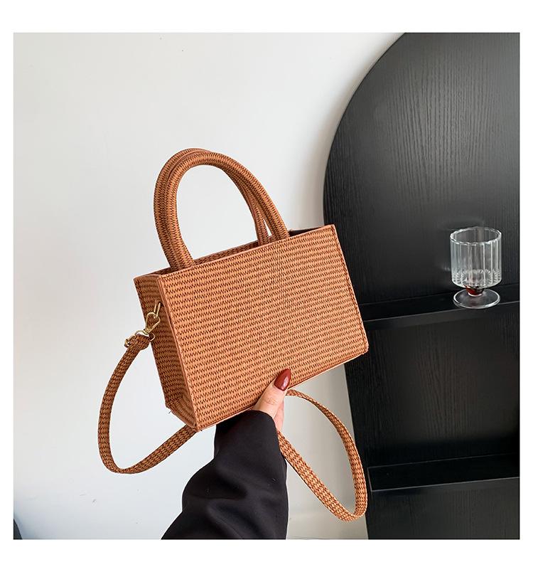 

Bags winter 2024 new retro texture fashionable solid color casual contrasting color one shoulder crossbody portable small square women s bag темно-коричневого кольору