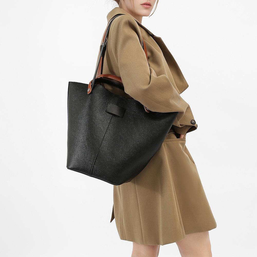 Ladies' Spring and Summer New Casual and Fashionable Versatile Bucket Bag with High-end Feel, Large Capacity Shoulder Bag, Simple Tote Bag