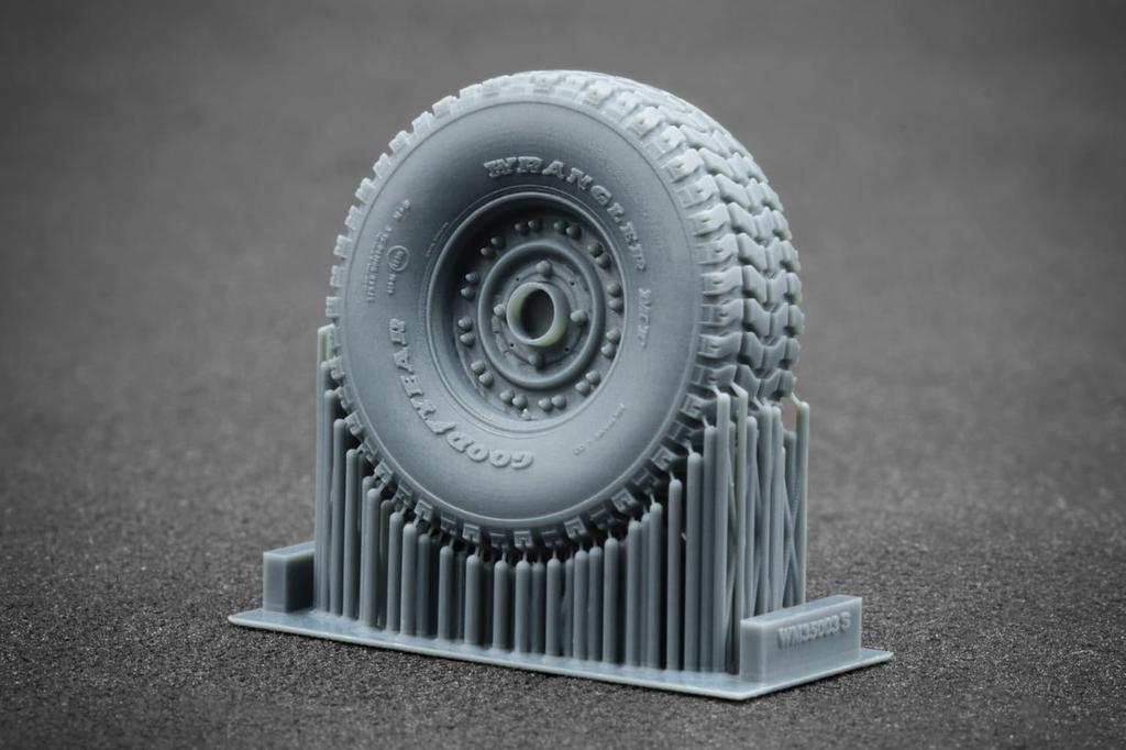 HMMWV MT Radsatz Kunststoffmodellbauteile SCXWM35003S Scale-X 1/35 Gewicht-Verzerrtes Set, 24-Loch-Typ, 5-teilig (für ICM/Academy Modelle) (Militärfahrzeug)