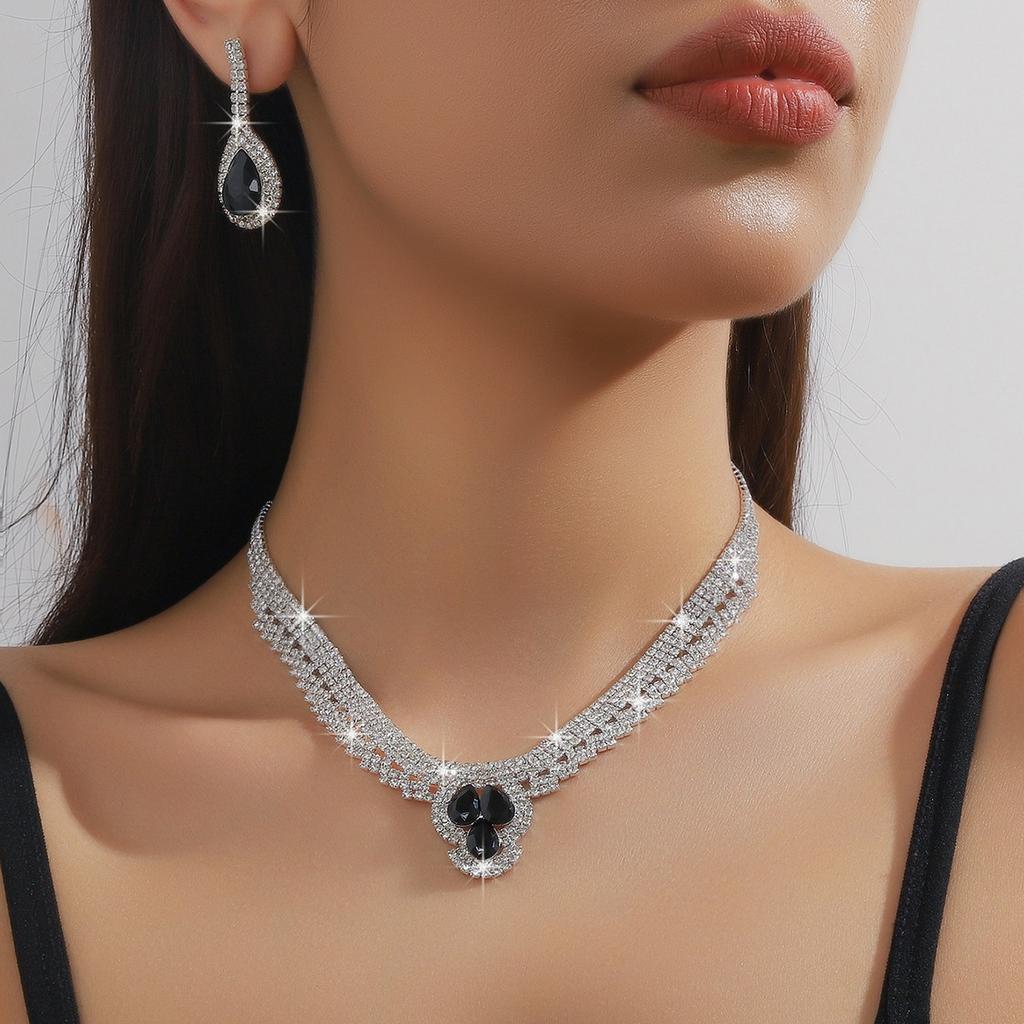 2025 Modische Schlichte Designs Glänzende Wassertropfenförmige Braut Halskette Ohrring Sets Geeignet für Frauen Hochzeitsfeier Geschenke
