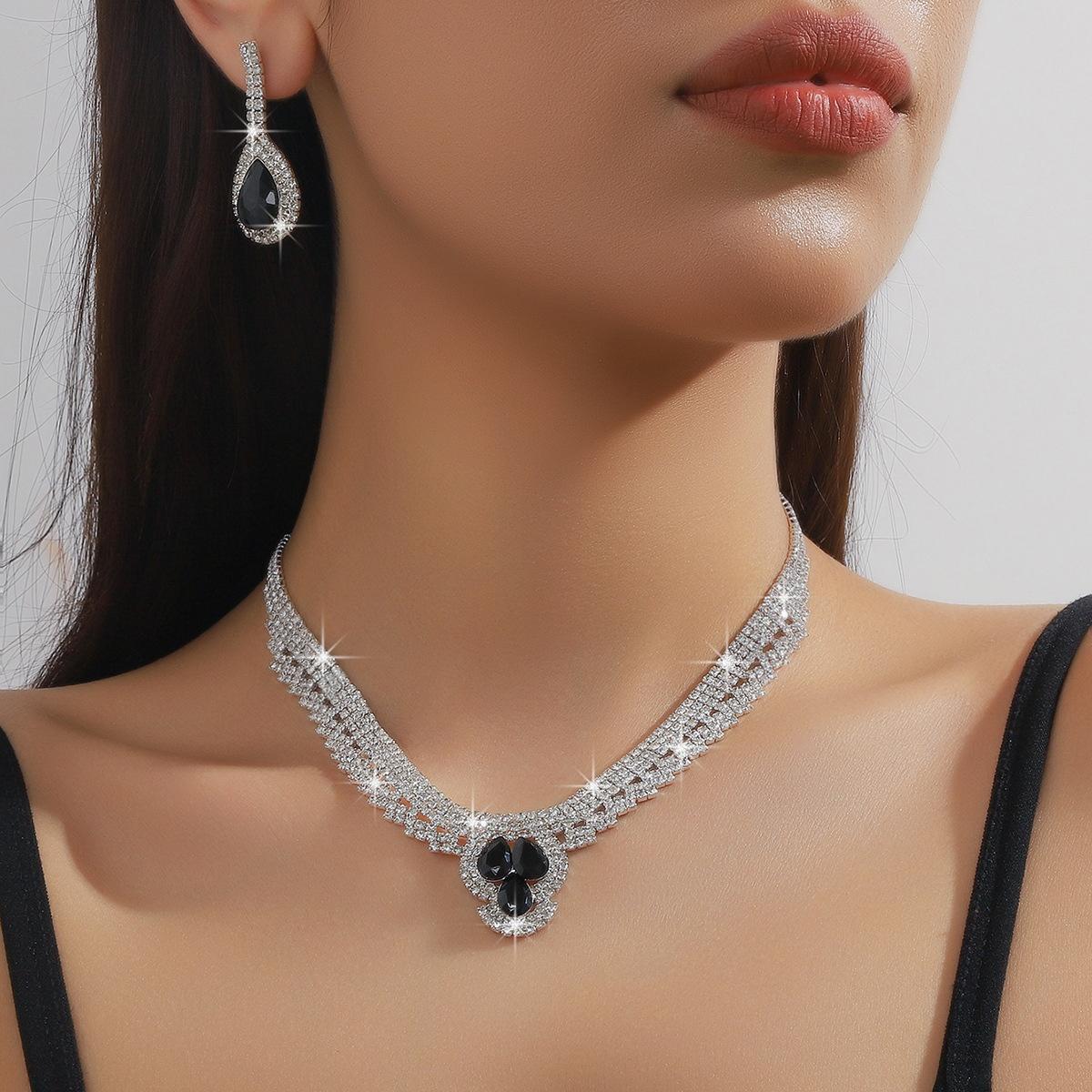 

2025 Fashionable Simple Design Shiny Water Drop Shaped Bridal Necklace Earring Sets Suitable For Woman Wedding Party Gifts чорний