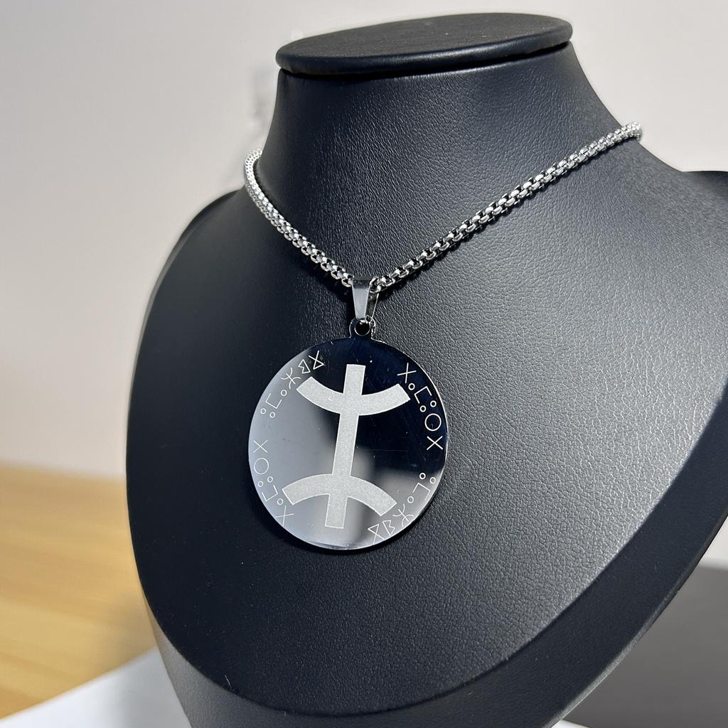 A stainless steel round Berber pendant necklace, a fashion accessory, creative gift for men and women, a necklace pendant for friends