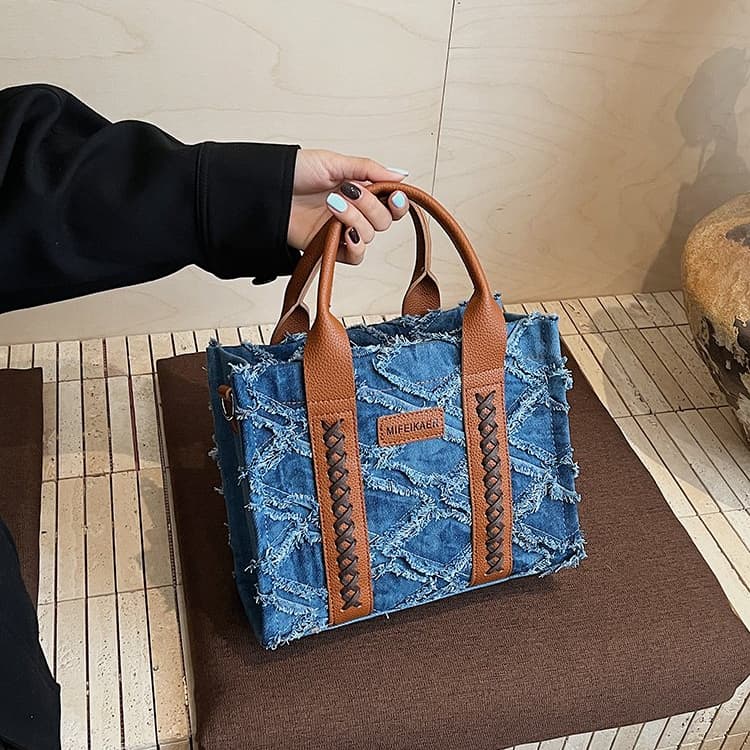 Borsa a tote in denim con bordo grezzo borsa a mano da donna