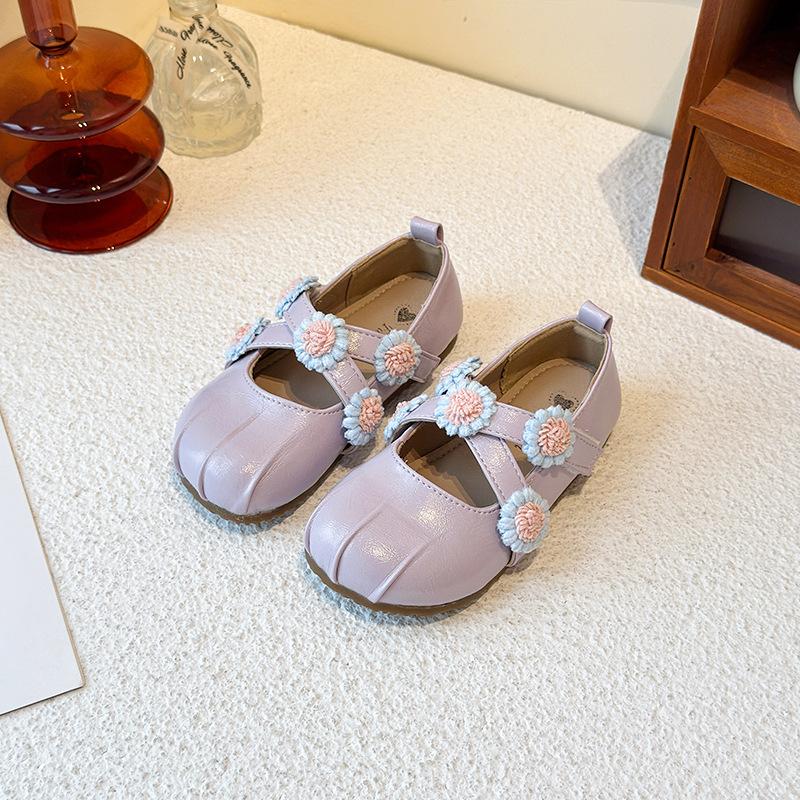 Korean version of girls 2025 retro princess shoes flower shallow mouth children's single shoes soft sole small leather shoes Mary Jane classmate