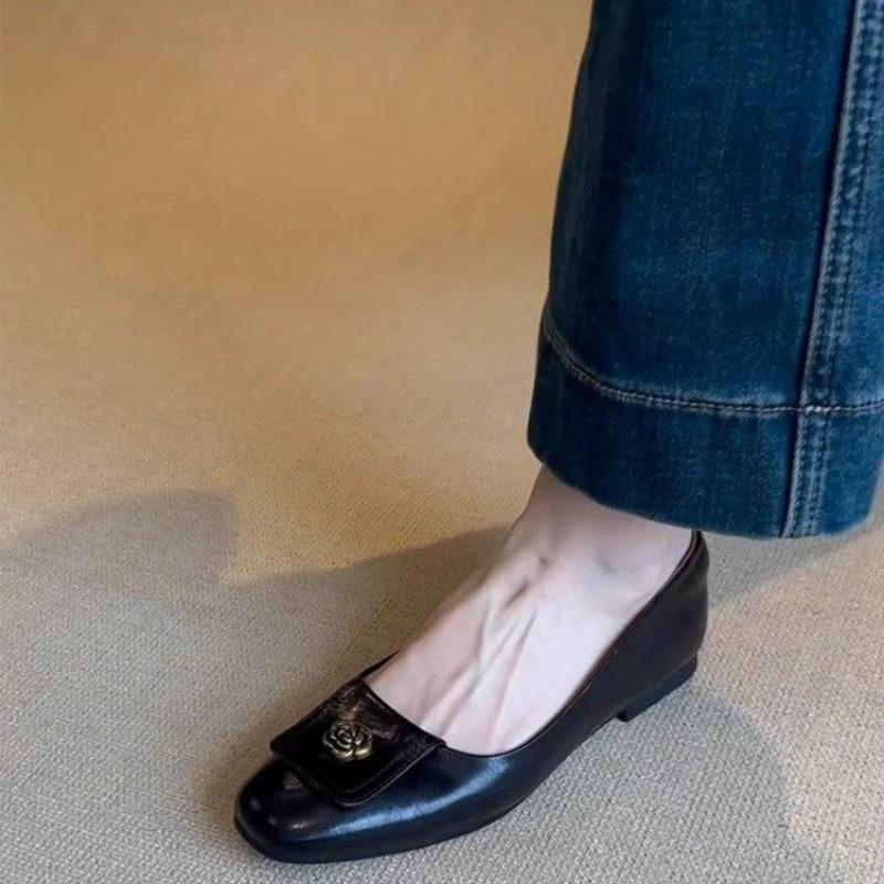 2026 New Classic Sexy Toe Low Heel Women’s Pumps Spring Brand Design Dress Wedding Shoes for Women French Metal Decoration