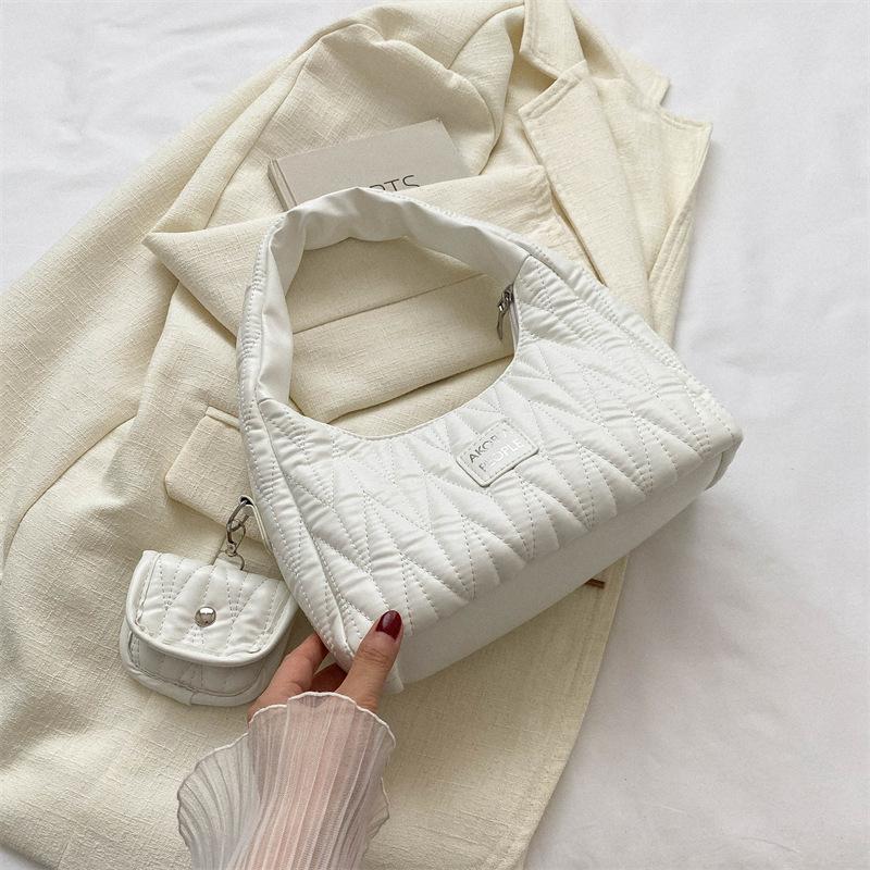 Популярная вышитая нитками маленькая сумка женская 2025 лето новая нишевая универсальная сумка через плечо под мышку корейская однотонная ручная сумка