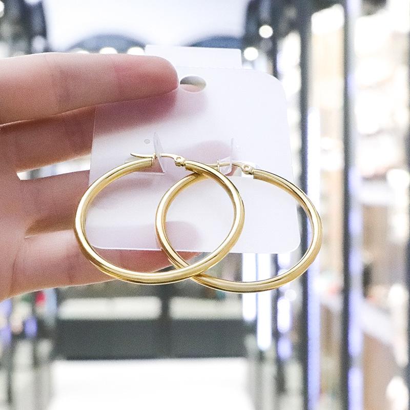 Fashionable Real Gold Electroplated Circle Earrings for Women's Simple Twisted Earrings Temperament High-end and Versatile Earrings