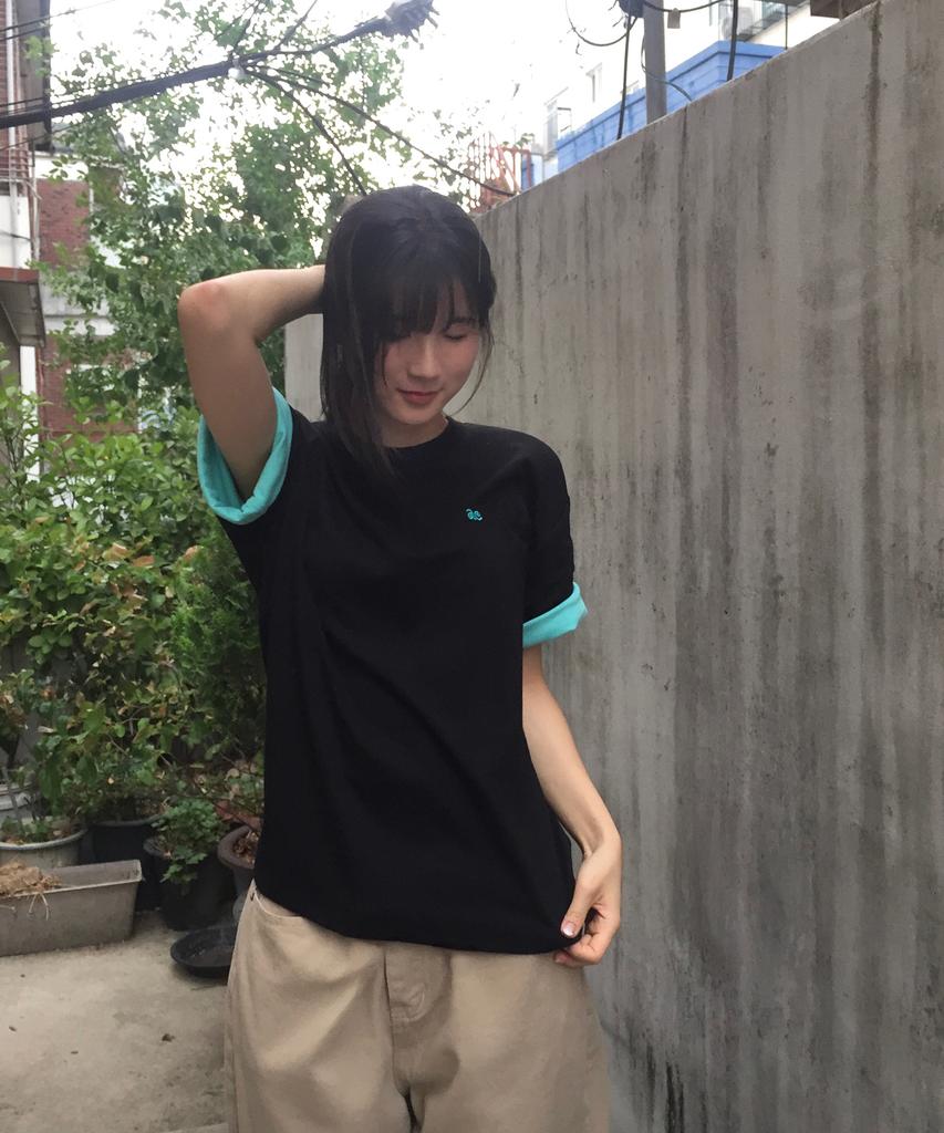 AWESOME STUDIO Color Block Roll-Up Sleeve T-Shirt Black