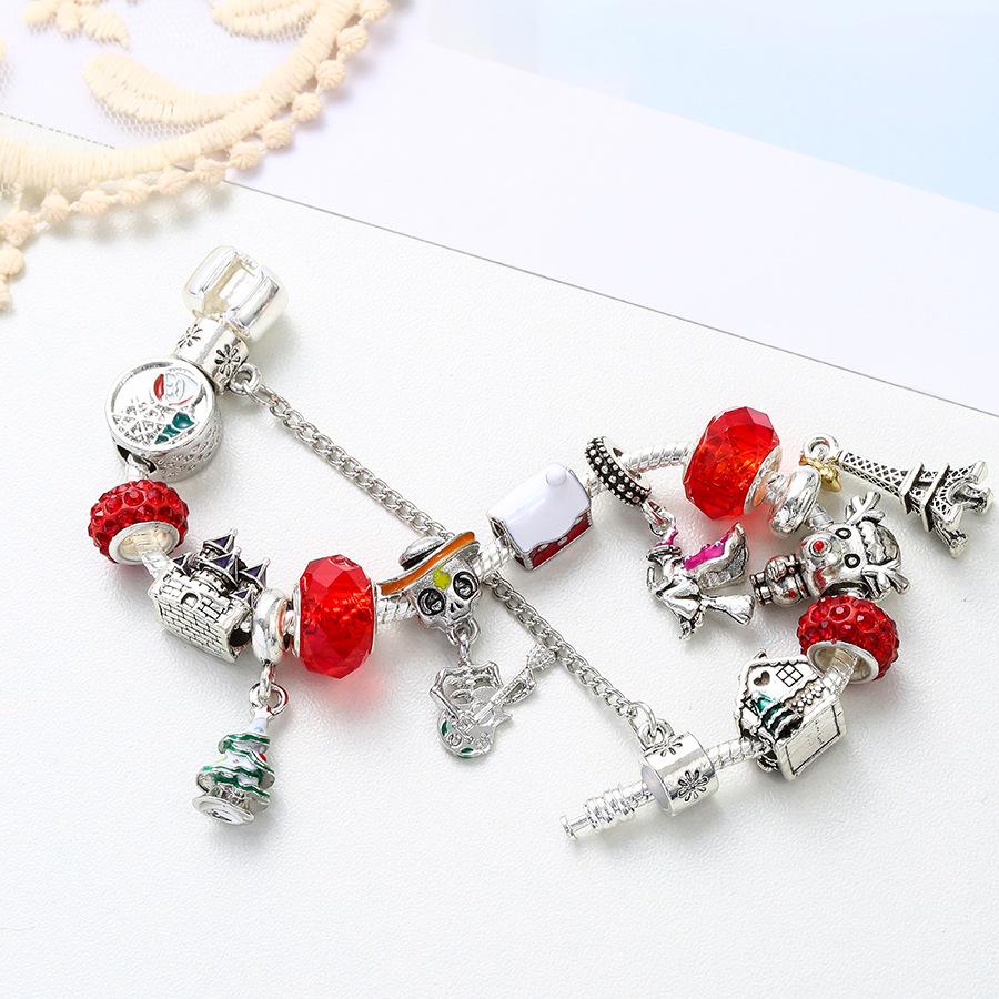 Bracelet Pendentif Flocon de Neige de Noël - Design Perlé Rouge avec Breloque Arbre