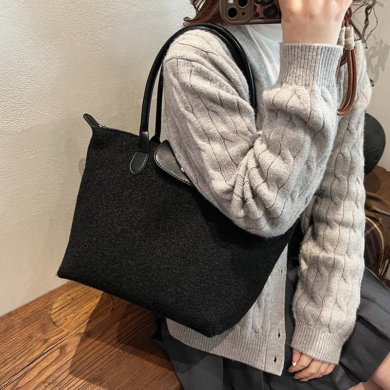 2025 New Felt Tote Bag Leather Personalized Gift Packaging Bag Simple Atmosphere Felt Shoulder Bag