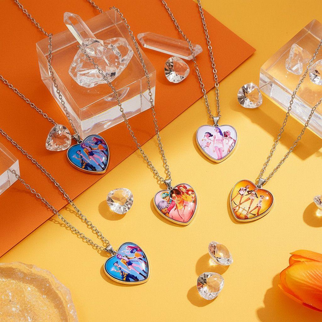Hunter Girls Theme Heart-Shaped Pendant Necklace with Glass Cover—Exquisite Gift Jewelry
