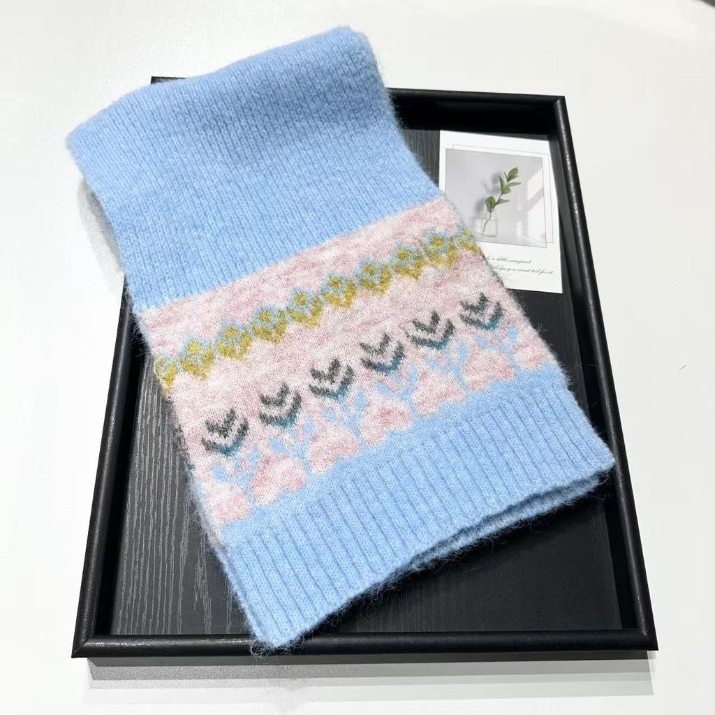 2025 Women's Retro Wool Jacquard Knit Scarf - Cozy, Versatile Winter Neck Warmer with Korean Style for Christmas and Autumn