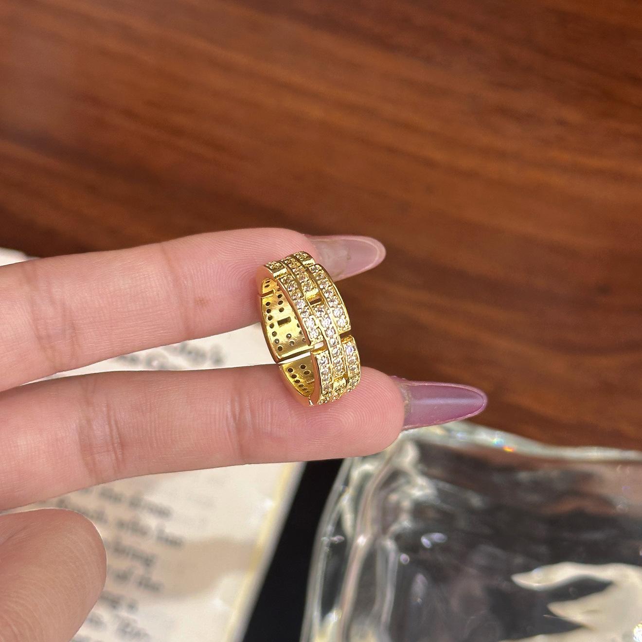 

Xiaohongshu explosive temperament personality creative opening adjustable ring Seiko full diamond irregular ring золотий