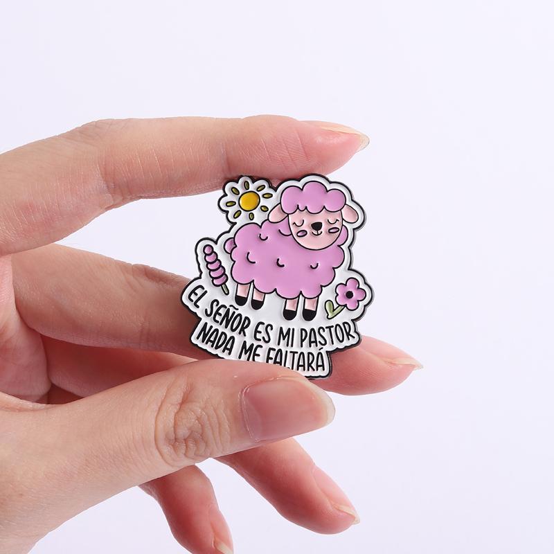 EL SEÑOR ES MI PASTOR Enamel Pins Pink Sheep Bible Quotes Brooches Lapel Badge Cute Cartoon Faith Jesus Jewelry Gift for Friends