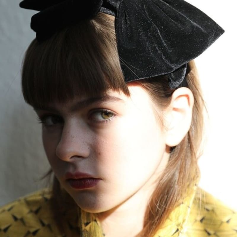 

Бархатная повязка на голову Elizabeth Moments Black