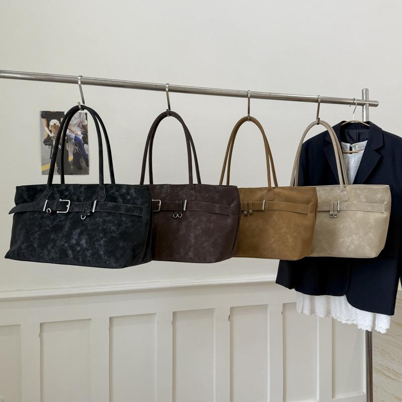 Retro high-end suede underarm shoulder bag niche design belt buckle baguette bag casual trendy cool locomotive bag