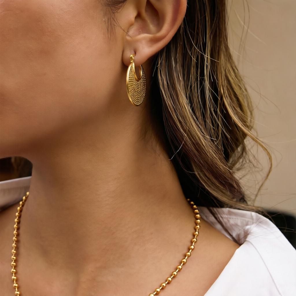 European & American Stainless Steel Earrings: 18K Colorfast Titanium Geometric Jewelry for Women - Light Luxury & Versatile.