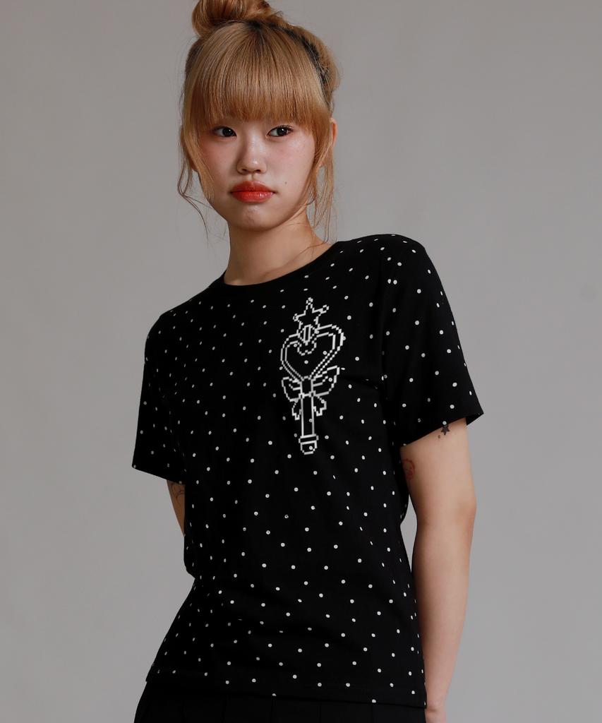 LIKE THE MOST Pixelly Magic Stick Dot Regular Short Sleeve T-Shirt_2 Colors