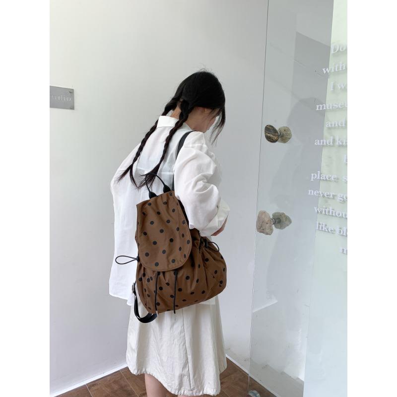 

Модный студенческий рюкзак Хлопковый Повседневный Дорожный Школьный Рюкзак с Клапаном и Кулиской Женский в Горошек кофейный