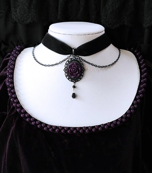 

Gothic Dark Oval Lacework Stereo Carve Red Roses Flower Pendant Necklace for Women Hallowmas Party Personality Jewelry Gifts