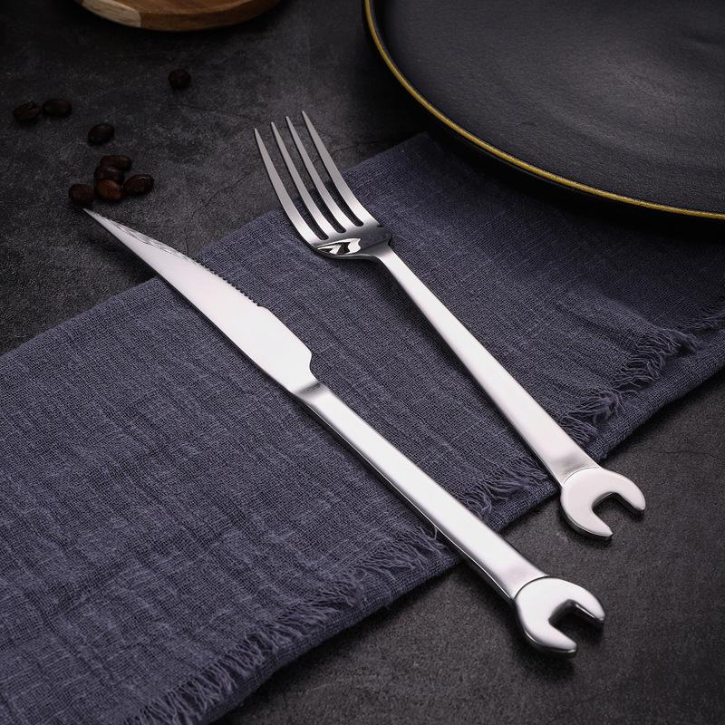 Coltello Forchetta e Cucchiaio in Acciaio Inossidabile 304 Manico a Chiave Inglese Creativo Posate Occidentali Coltello da Bistecca Set Forchetta e Cucchiaio Cucchiaino per Dessert e Torta Coltello Chiave Inglese