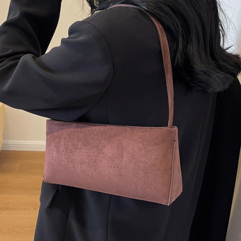 Fashionable Versatile Small and Unique Shoulder Bag Under The Arm, Elegant and Trendy Crossbody Bag