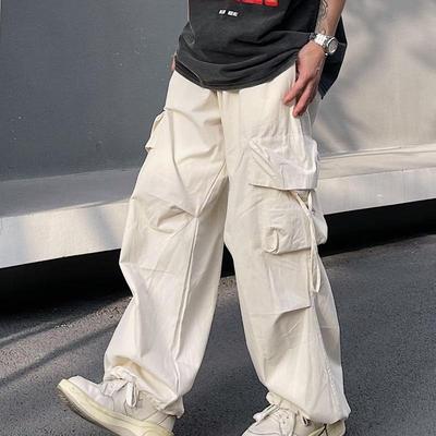 Trendige Herrenhose mit mehreren Taschen und weitem Bein im Loose-Fit