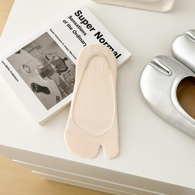 Two-toe Summer Lightweight Boat Socks with Separate Toes, Shallow Opening, Invisible Design, Summer Silicone Anti-slip Cotton Socks