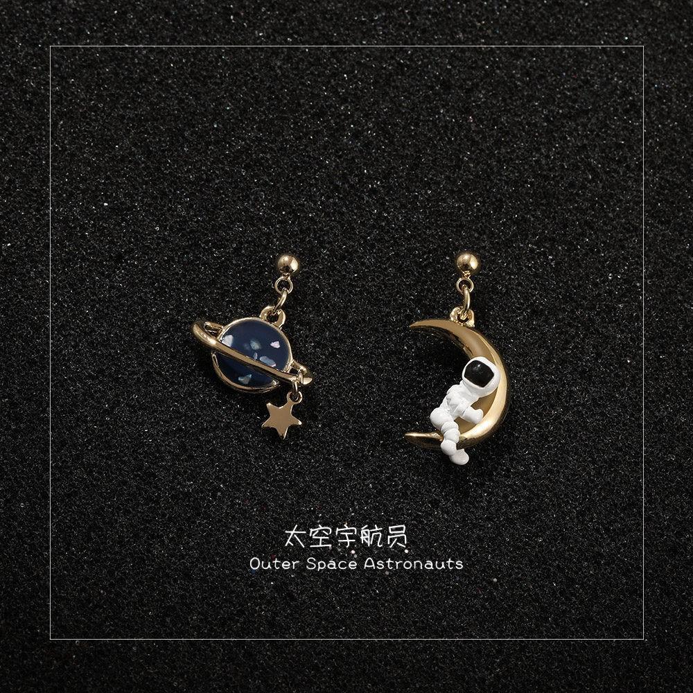 Astronaut Earrings Moon Planet Asymmetrical Stud Earrings Femininity Personality Girl No Pierced Ear Clips