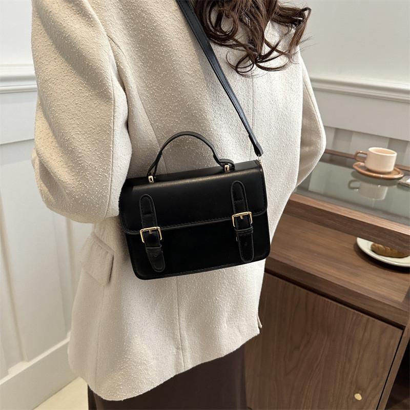 Trendy Small Square Women's Bag With Chic Stitching Details In White Pu
