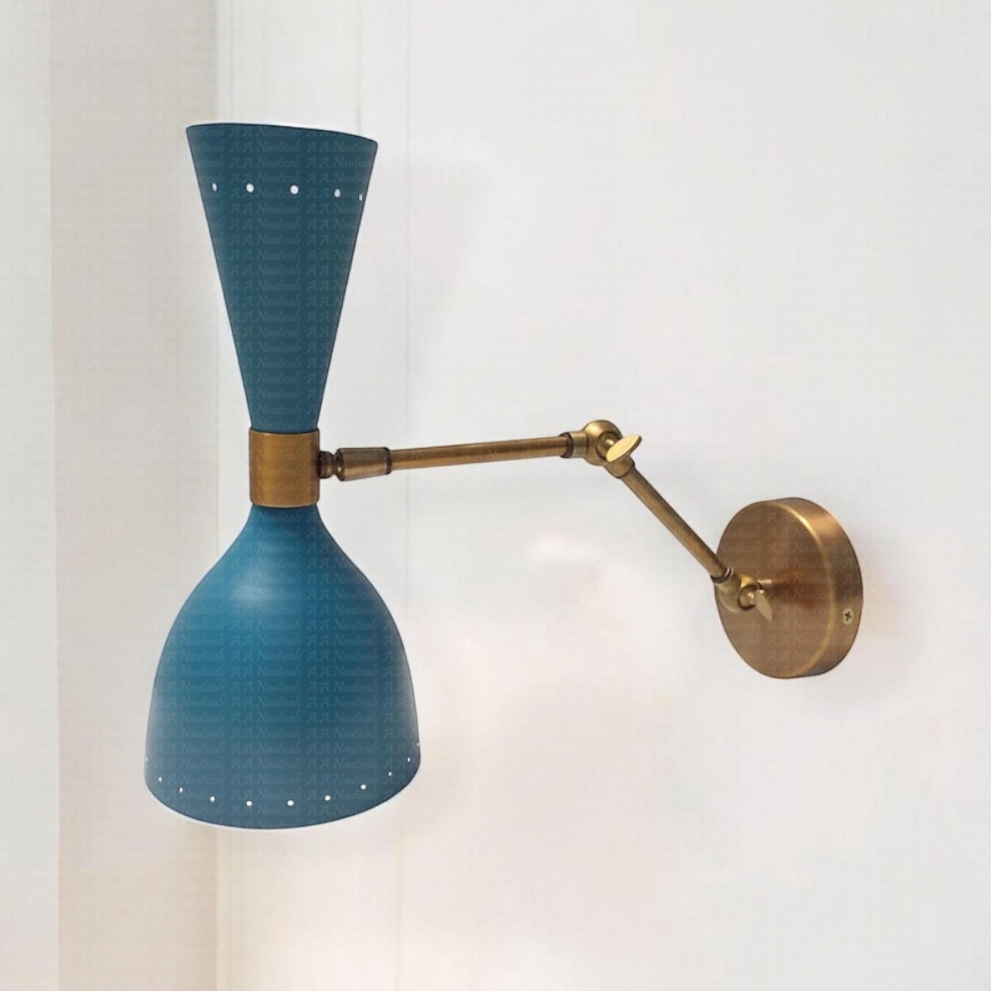 

Настенный светильник середины 1950-х годов в итальянском стиле «модерн» в стиле «стилиново» Diablo Scones (Один)