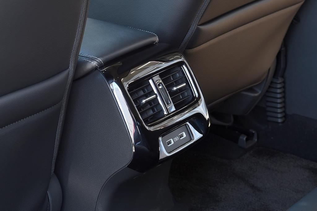SecondStage Honda ZR-V RZ Series Rear Duct Panel Piano Black H098BLK