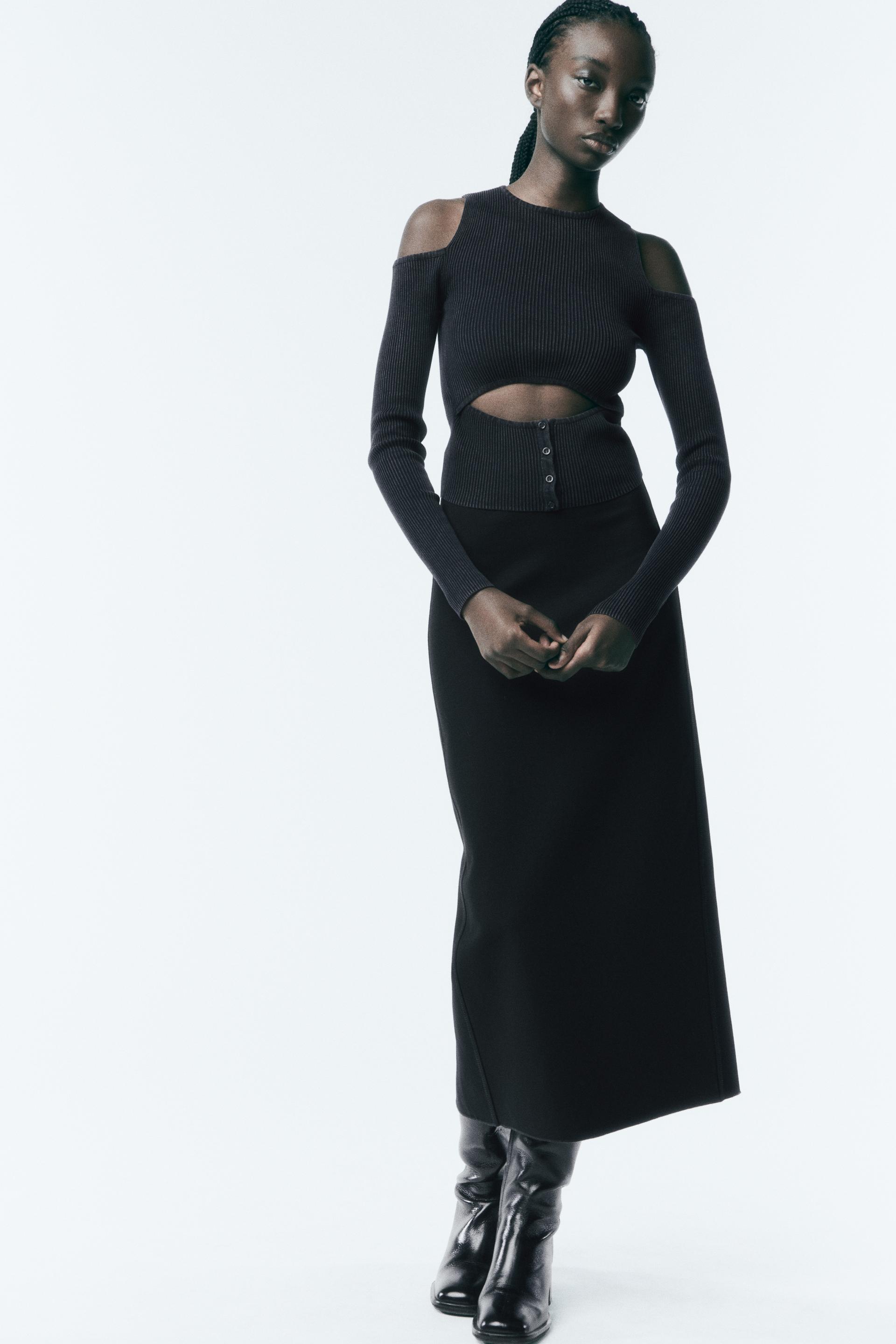 

ТРИКОТАЖНЫЙ ТОП КИСЛОТНОЙ СТИРКИ С ВЫРЕЗАМИ