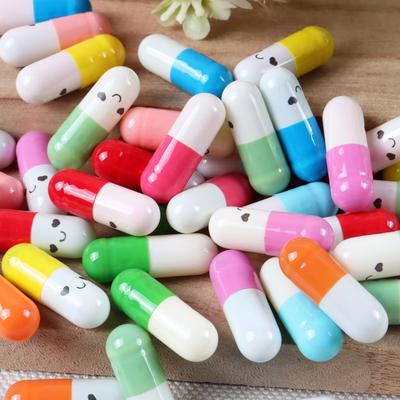 Koreanische Liebeskapsel: Glücksbringende Wunschflasche mit süßer Pille & Brief