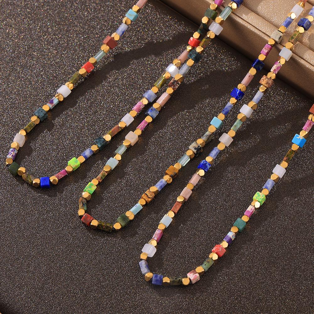 Lätt Lyx Retro Stil Färgad Natursten Kulram Pärlor Titanstål Handgjort Pärlhalsband Nischsmycken Kvinnor