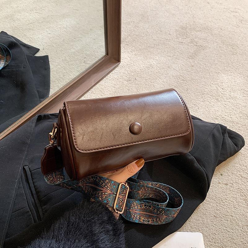 Retro Small Bag Women's Bag Niche Design New Trendy Spring Fashion Versatile Broadband Shoulder Messenger Bag