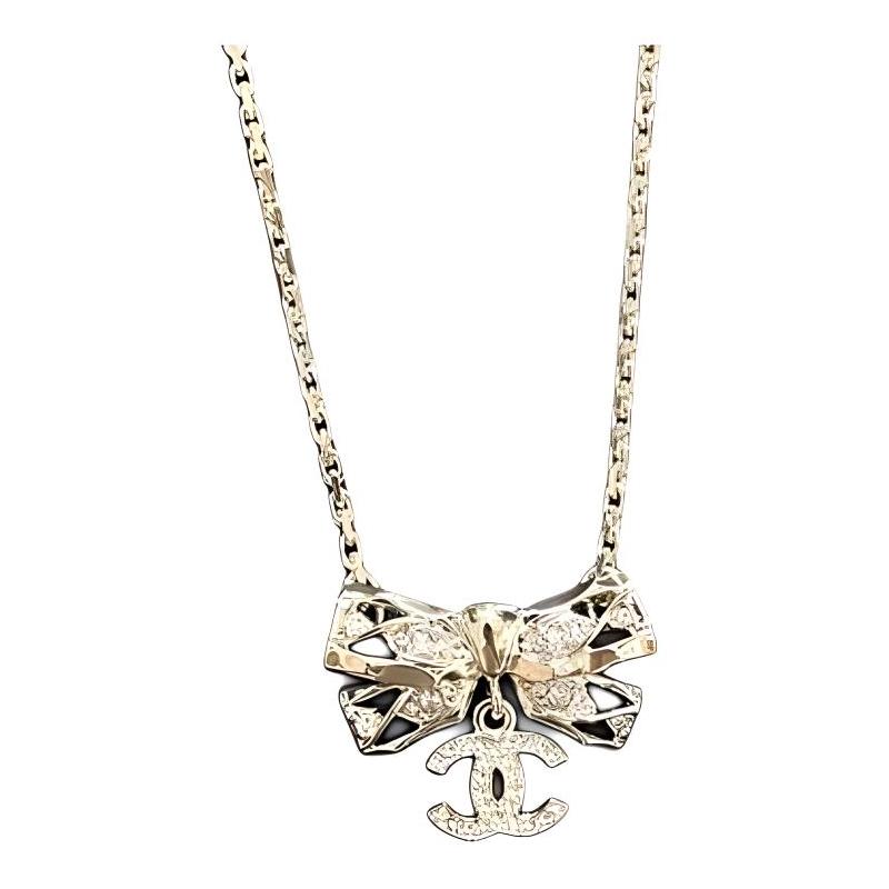 

CHANEL [24B Style] Bow Pendant - Necklace Women s Gold золотий