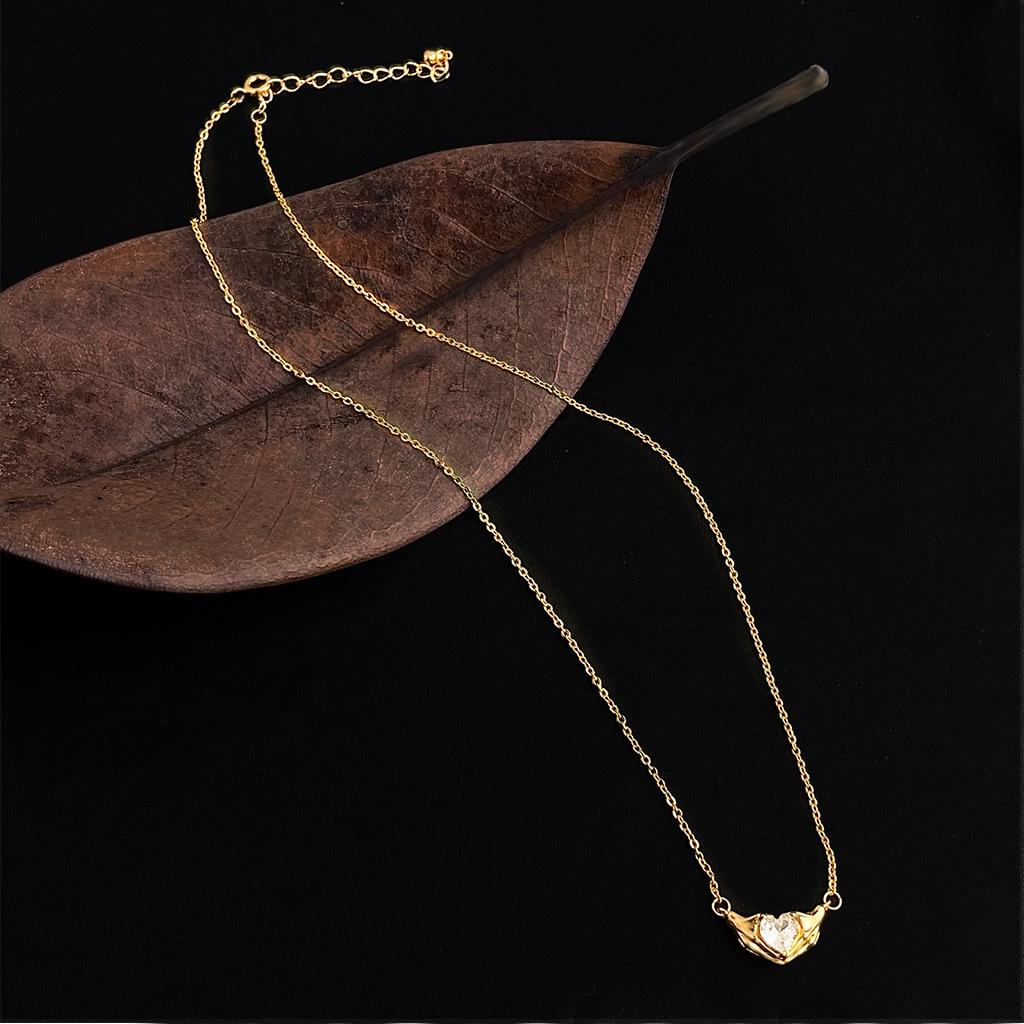 18K Gold-Plated Heart Pendant Clavicle Necklace with Zircon