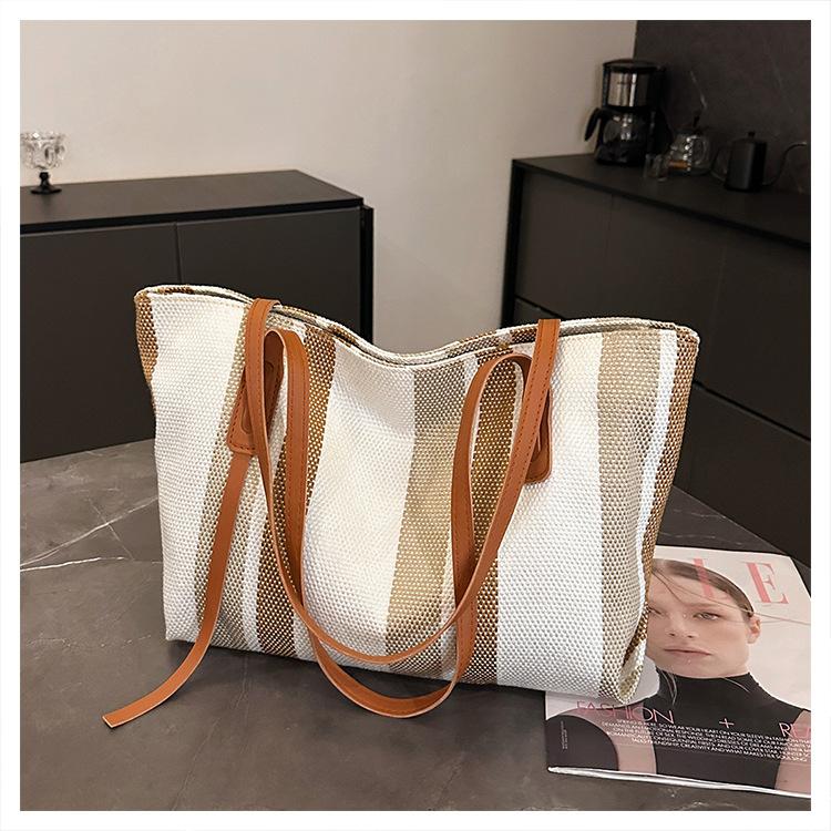 

Женская сумка-тоут большой вместимости, новая, простая, с вертикальными полосками, в стиле кэжуал, модная, портативная, на плечо коричневый