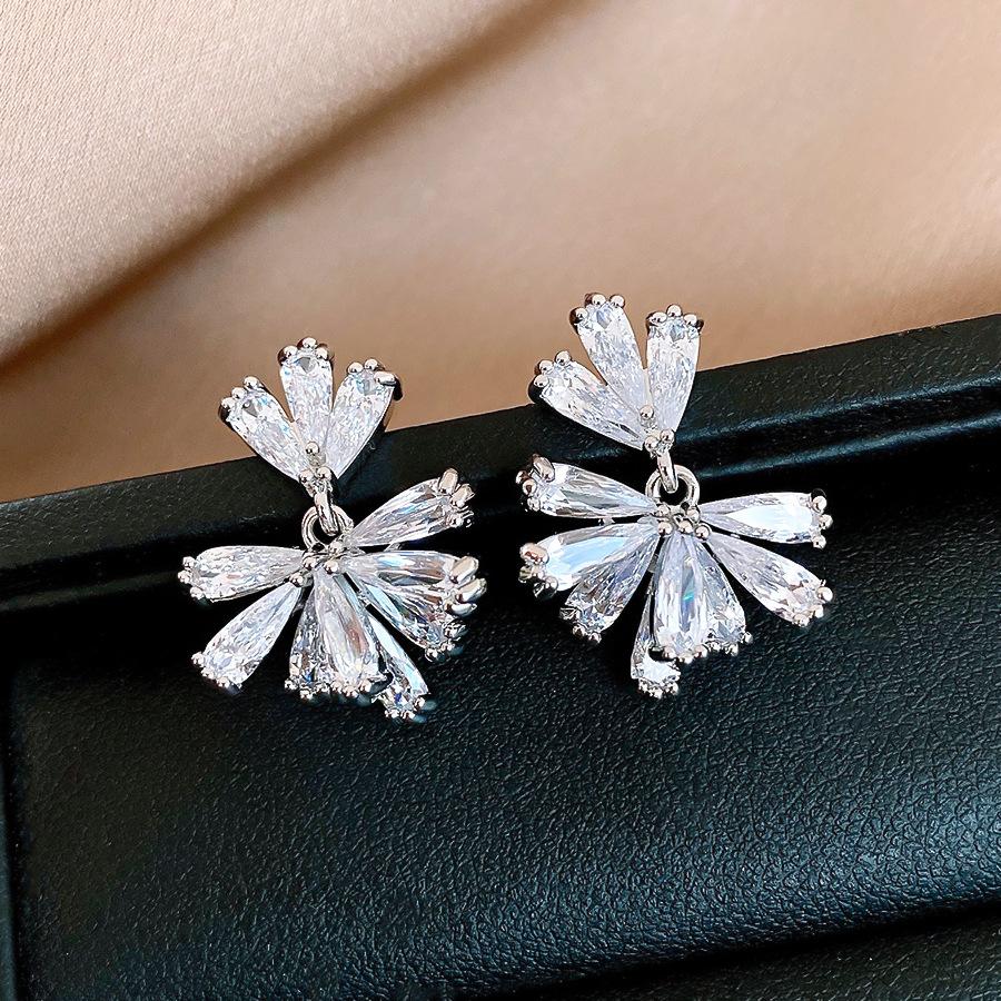 Korean super flash exquisite zircon flower earrings, stud earrings, versatile temperament earrings, women