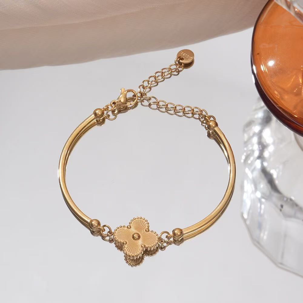 Bracelet trèfle avancé en acier titane ne se décolorant pas