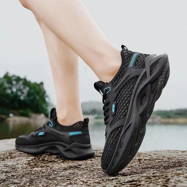 Breathable Mesh Men's Sandals New Youth Lightweight Hollow Sports Trendy Shoes Outdoor Hole Casual Sports Shoes