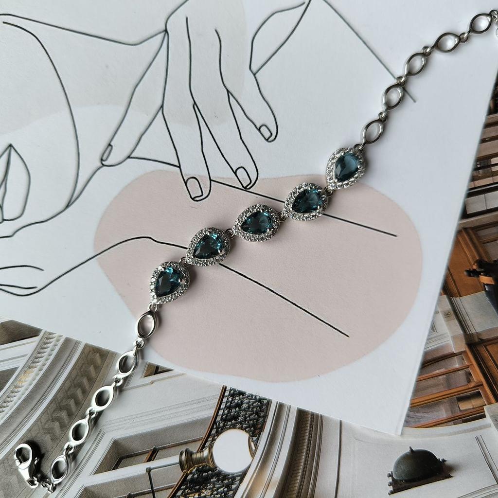 Silver Bracelet with London Blue Topaz, Item Weight 6.08 G (2181675)