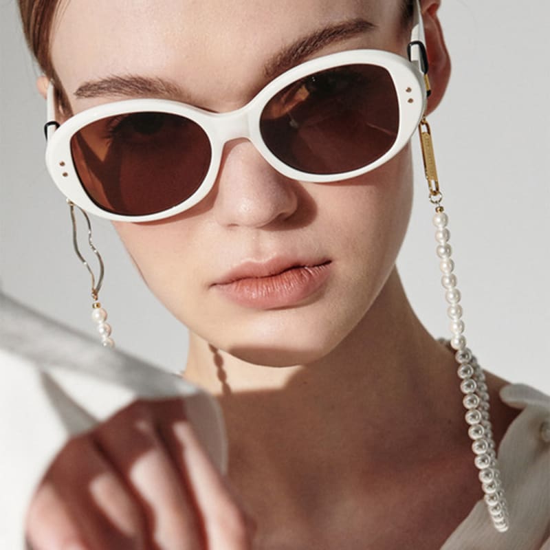 SPRING STRINGS ONCE UPEARL CHAIN