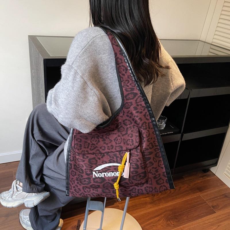 Leopard print canvas bag women's large capacity 2025 new autumn and winter versatile casual shoulder bag college student class tote bag