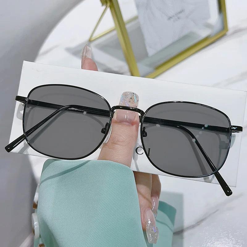 Metal Anti-radiation and Anti-ultraviolet Nearsightedness Sunglasses Men Women Fashion Square Frame Outdoor Activities Eyewear